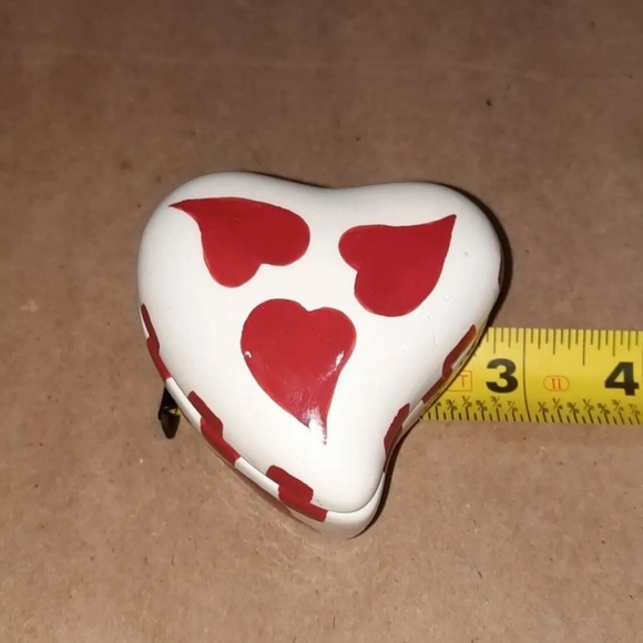 Red And White Heart Shaped Trinket Box - Picture 8 of 9